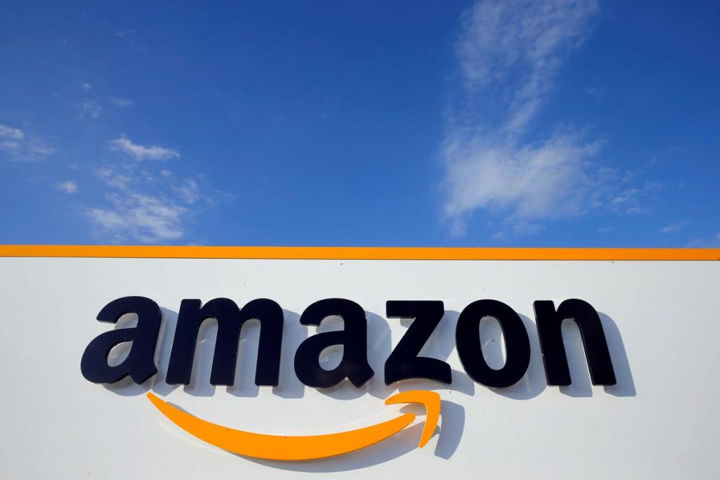 Amazon holiday sales jump as one-day shipping pays dividends, stock up