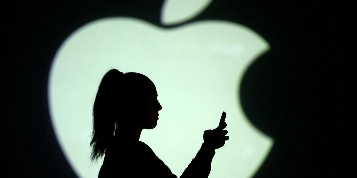 EU lawmakers, with eye on Apple, call for common mobile