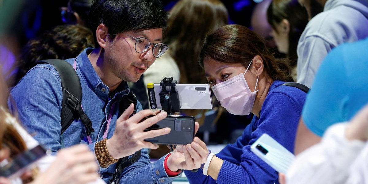Samsung poised to benefit from China virus woes afflicting Apple,