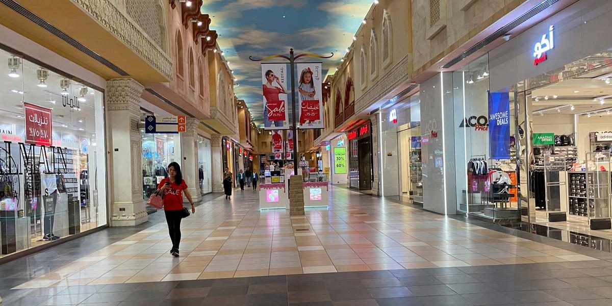 In coronavirus lockdown, Gulf residents urge end to voice-call bans