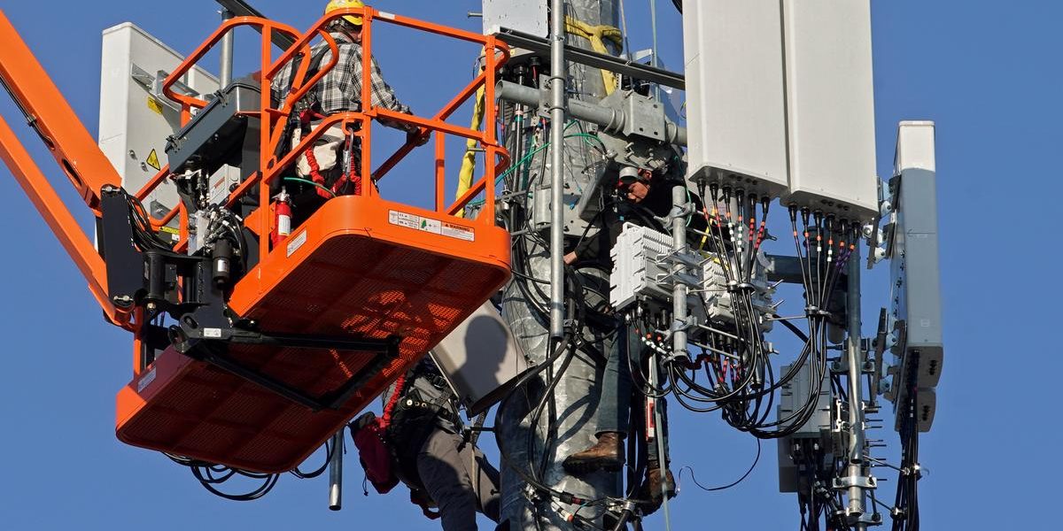 Verizon raises 2020 capital expenditure in 5G push - Source