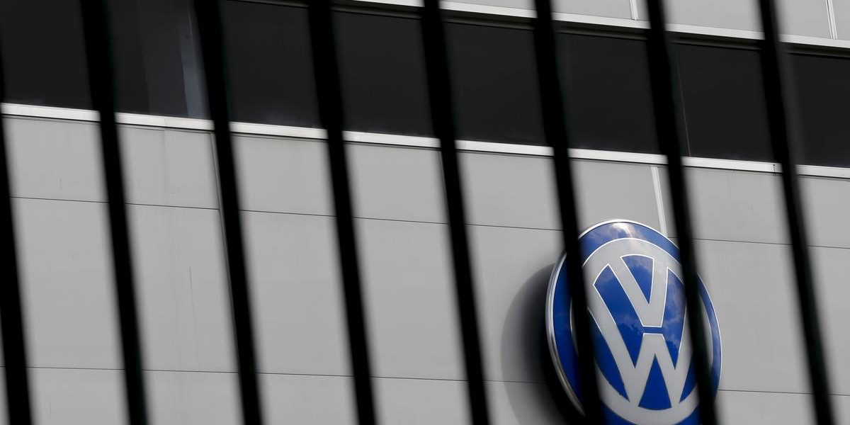 Volkswagen plans to tap electric car batteries to compete with