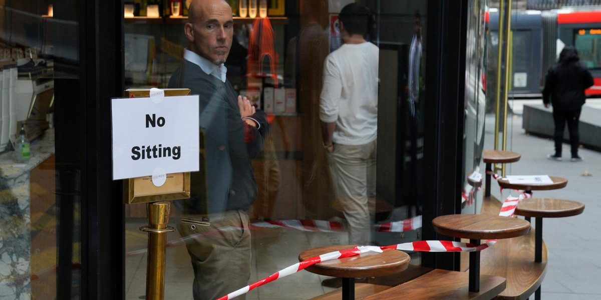 Australians urged to adopt phone tracking app in coronavirus fight