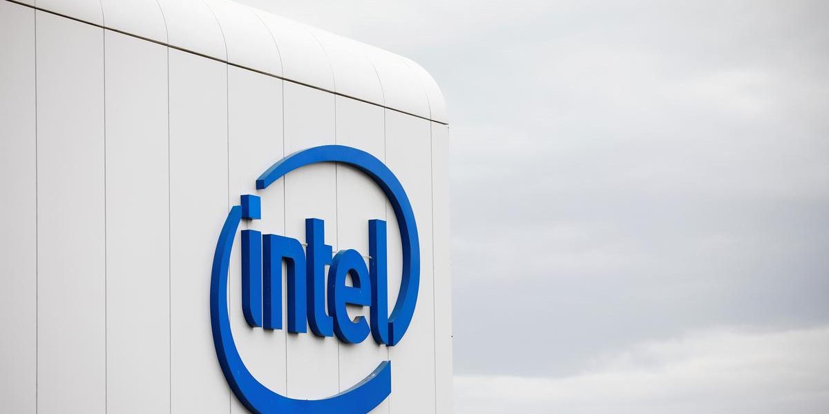 Intel sees lower quarterly profit on weaker global chip demand