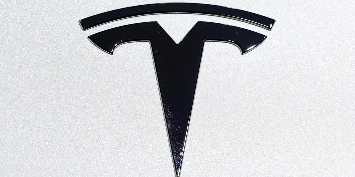 Tesla drops plan to recall some workers to California plant