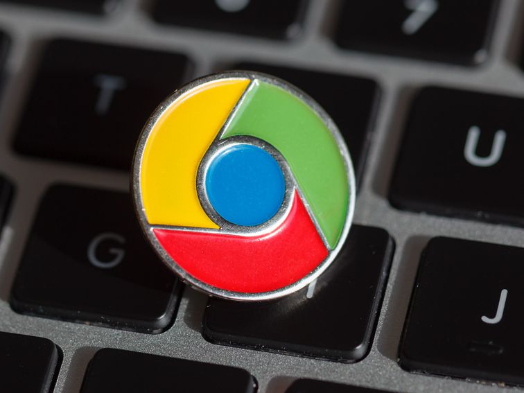 20120314-chrome-lapel-pin-001.jpg