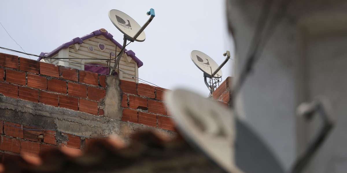 AT&T shuts Venezuela subscription TV unit, citing U.S. sanctions -