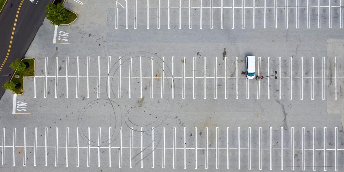 Smartphone data shows America's cautious comeback - Source Reuters Tech