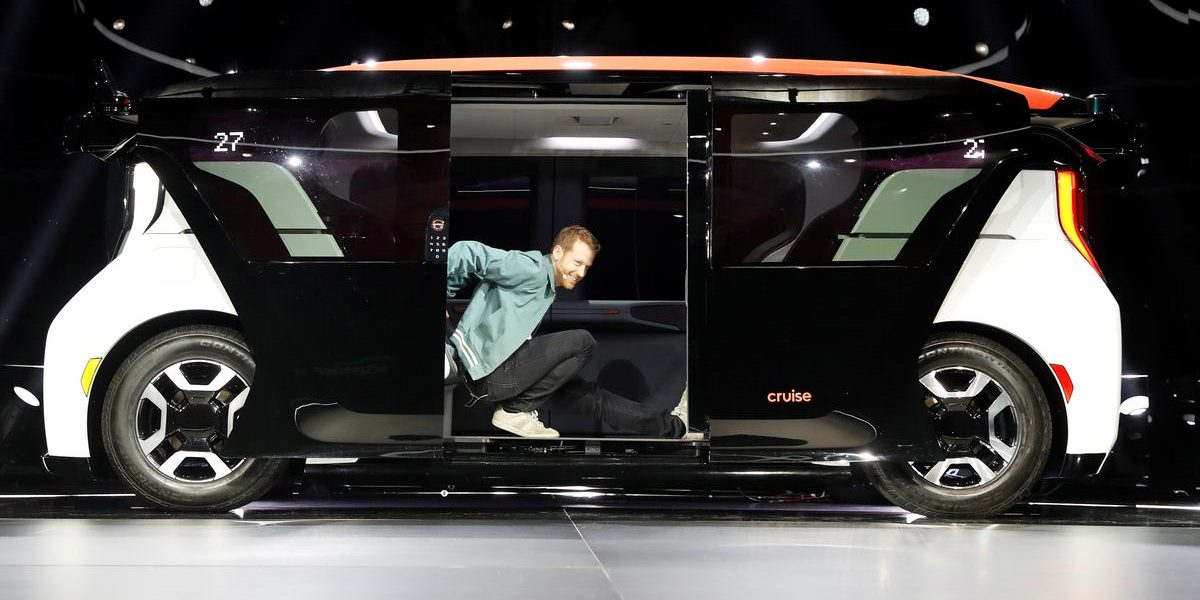 GM Cruise tries to poach Zoox engineers as company for