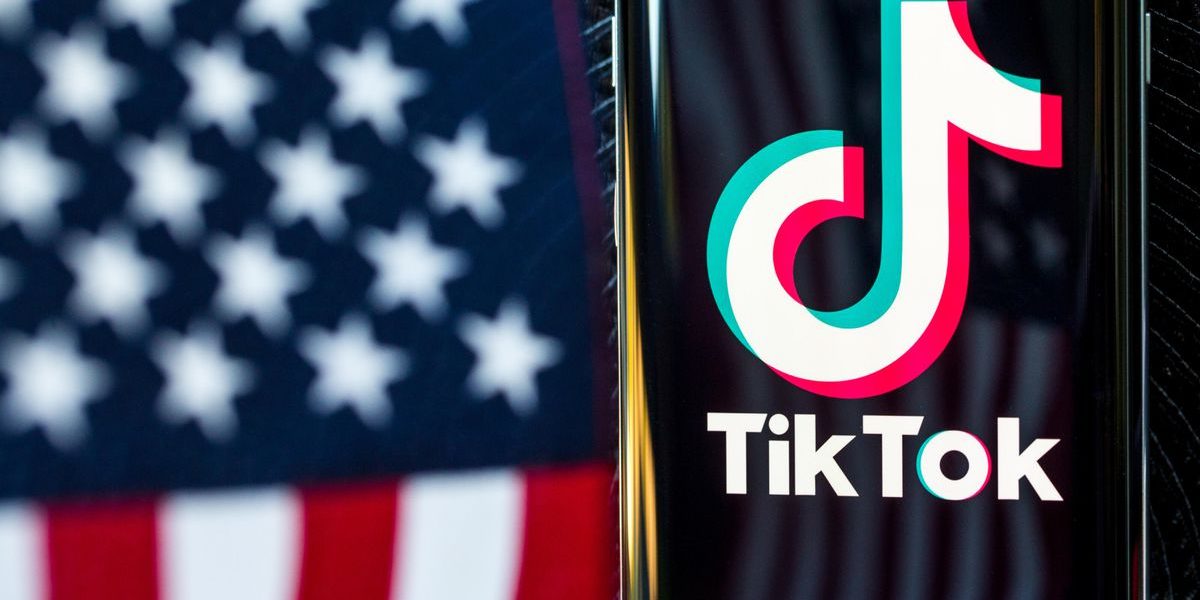 tik-tok-logo-phone-app-united-states-flag-reflection-5286.jpg