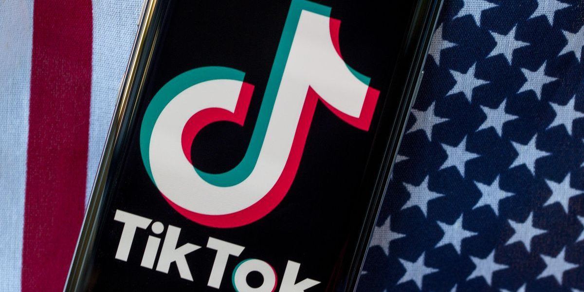 tik-tok-united-states-flag-phone-app-5181.jpg