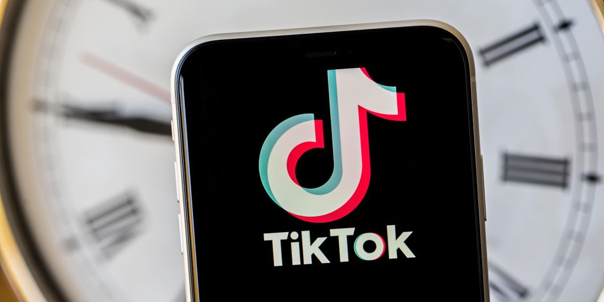 tiktok-logo-phone-clock-time-4586.jpg