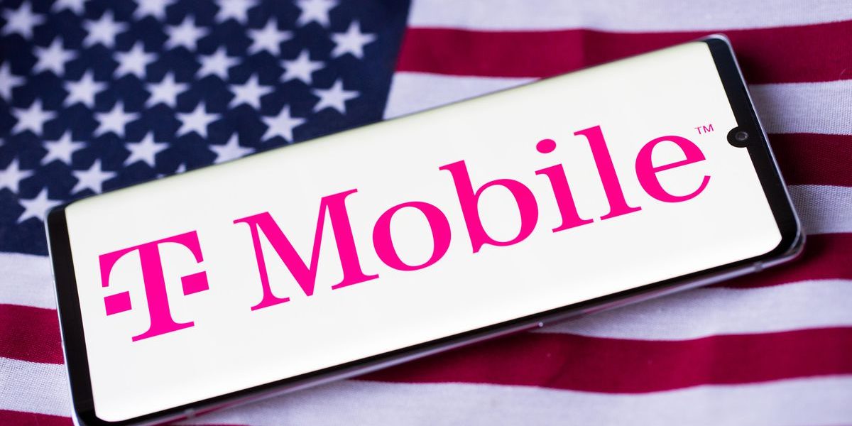 tmobile-logo-phone-american-flag-4219.jpg