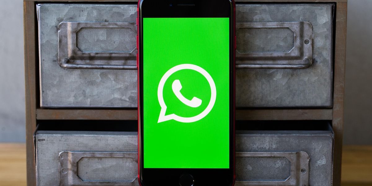 whatsapp-logo-phone-2943.jpg