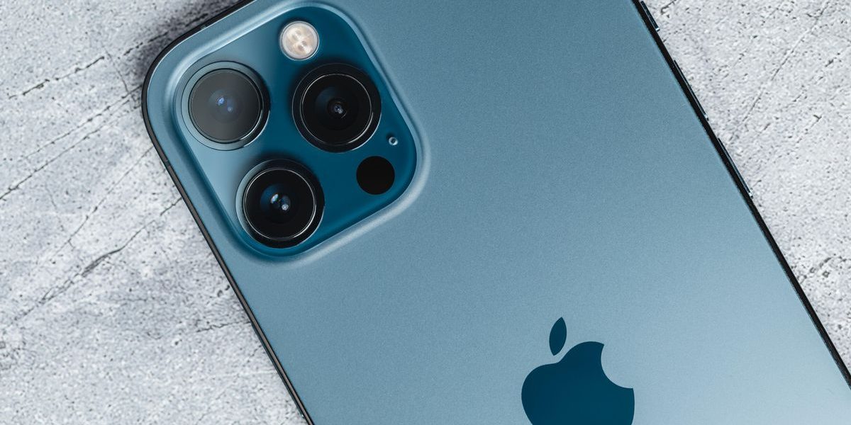 iphone-12-pro-max-product-promo-hoyle-2021-5.jpg