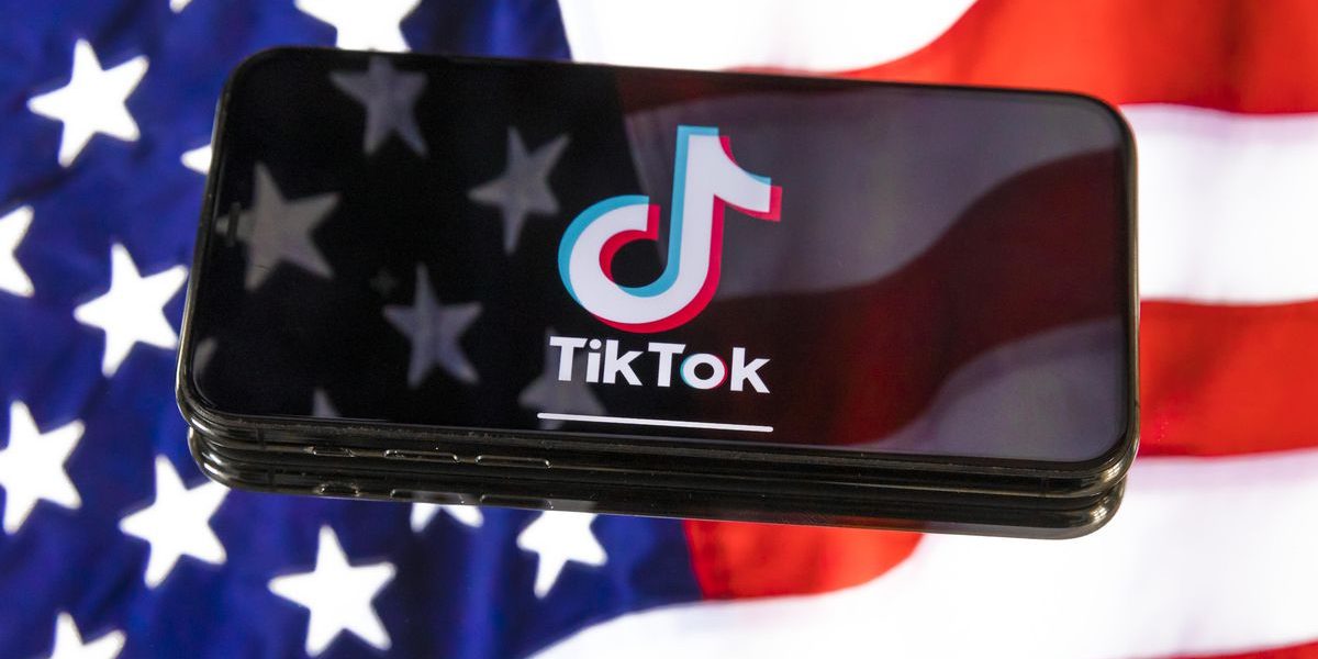tiktok-tik-tok-united-states-trump-american-flag-1158.jpg
