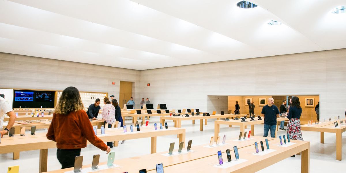 029-apple-store-fifth-avenue-the-cube-reopening-2019.jpg