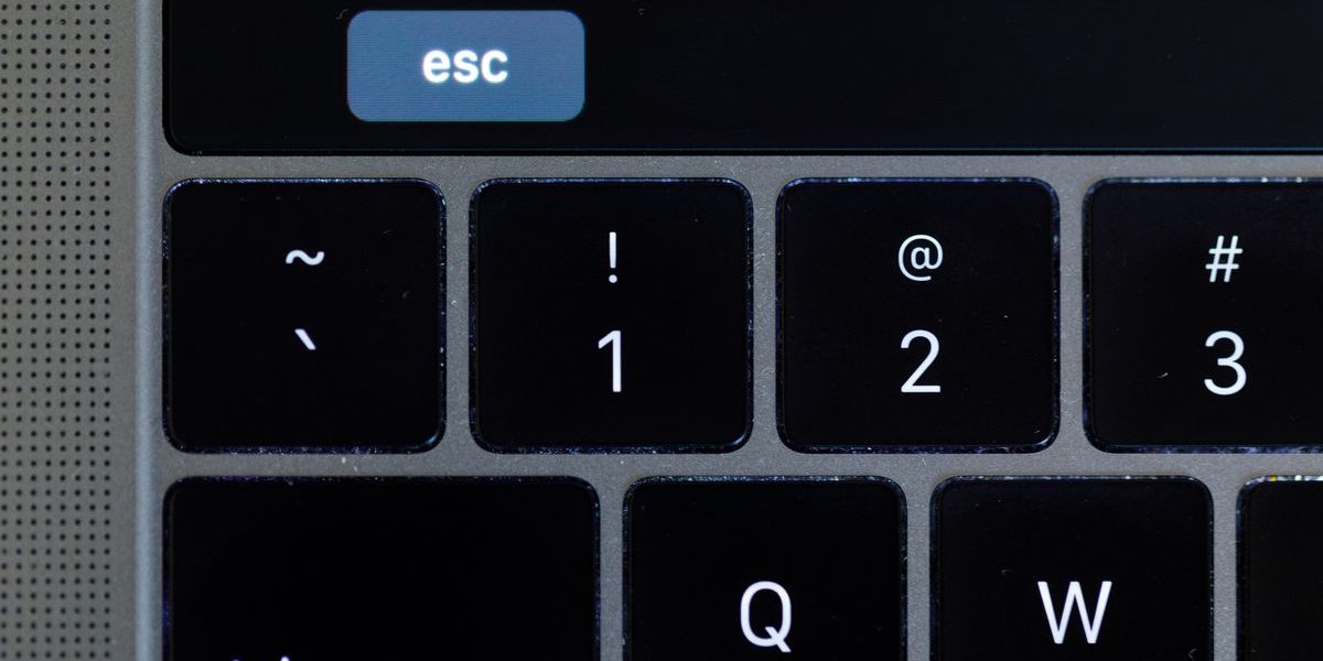 20171026-macbook-pro-touch-bar-02.jpg