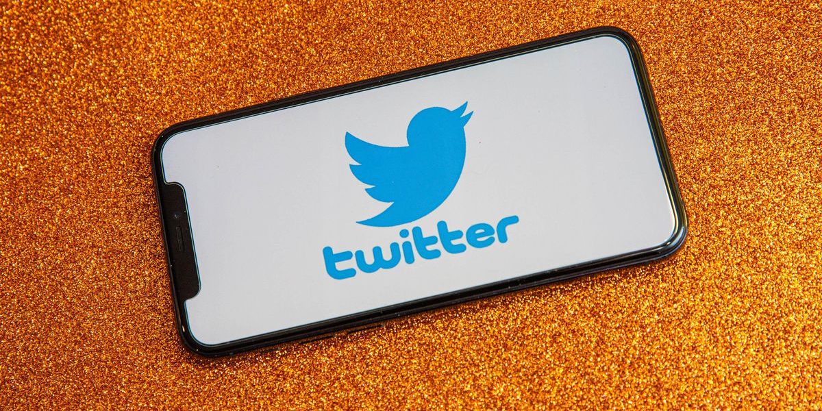 011-twitter-app-logo-on-phone-2021.jpg