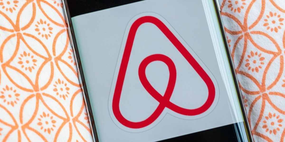 airbnb-logo-phone-6817.jpg
