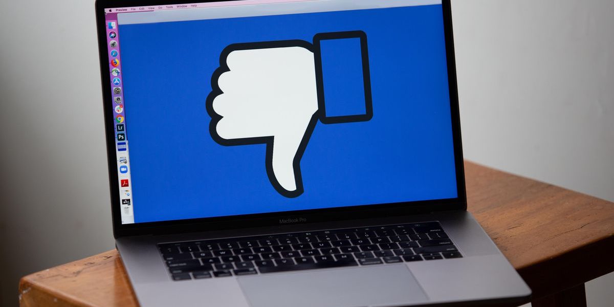 facebook-thumb-down-laptop.jpg