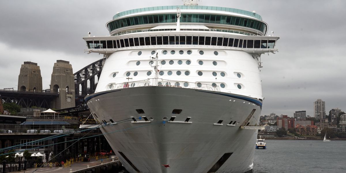 cruise-ship-at-sydney.jpg