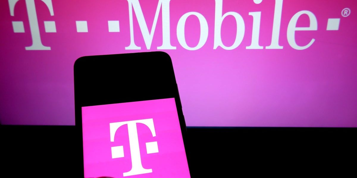 t-mobile-gettyimages-1165309440.jpg